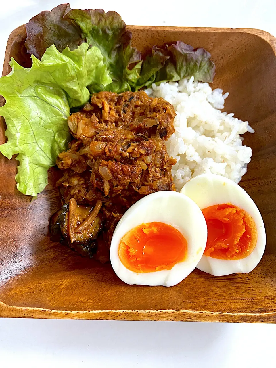 サバ缶でキーマカレー🍛✨天日干し胡瓜の生姜醤油漬けと茹で卵を添えて|kyunさん