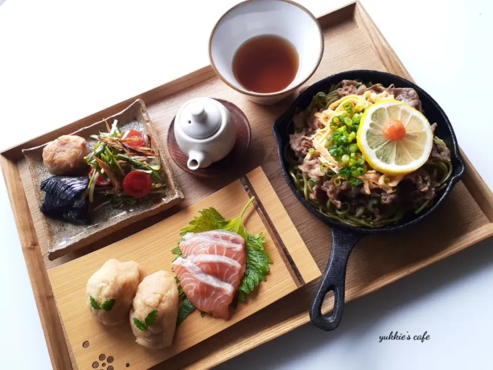 スキレットで瓦そばと豆稲荷のランチ(๑•🐽•๑)|ぐぅぐママ（Yukkie）さん