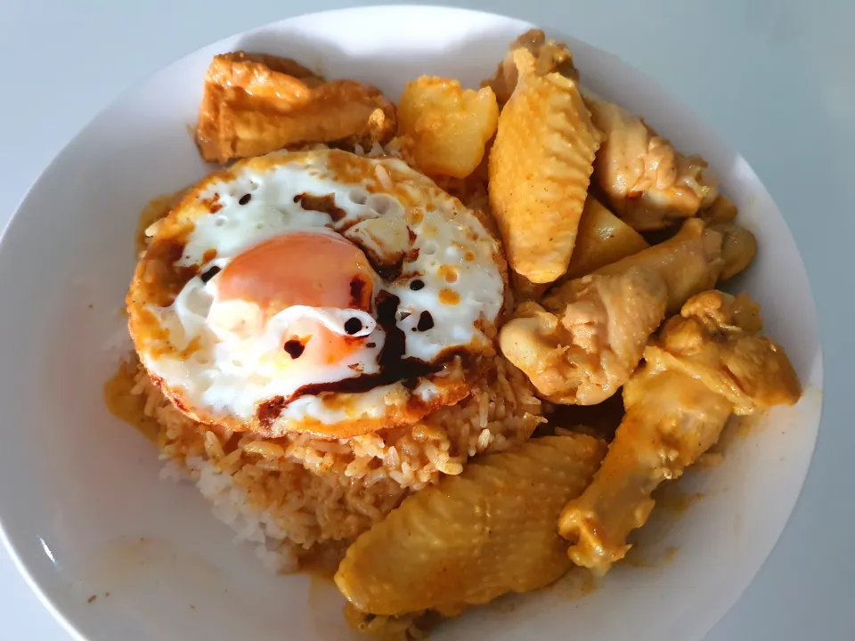 Curry chicken dinner with fried egg 🤪🥰😍|🌷lynnlicious🌷さん