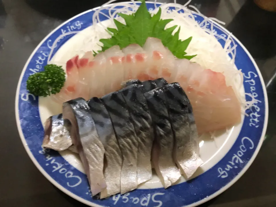 Snapdishの料理写真:自家製シメサバと鯛のお造り|ゆっちんさん