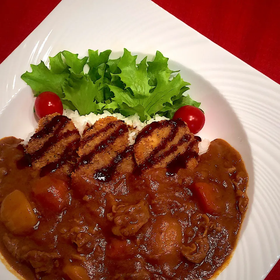 カツカレー🍛今日のカレーは安い牛薄切り肉で😊大鍋半分は玉ねぎだったけどとろけてなくなっちゃいました(^○^)|AXさん