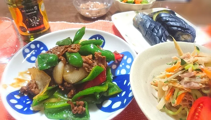 牛肉とピーマンの中華炒め✴️
 牛蒡 サラダ
 茄子🍆 糠漬け|びせんさん