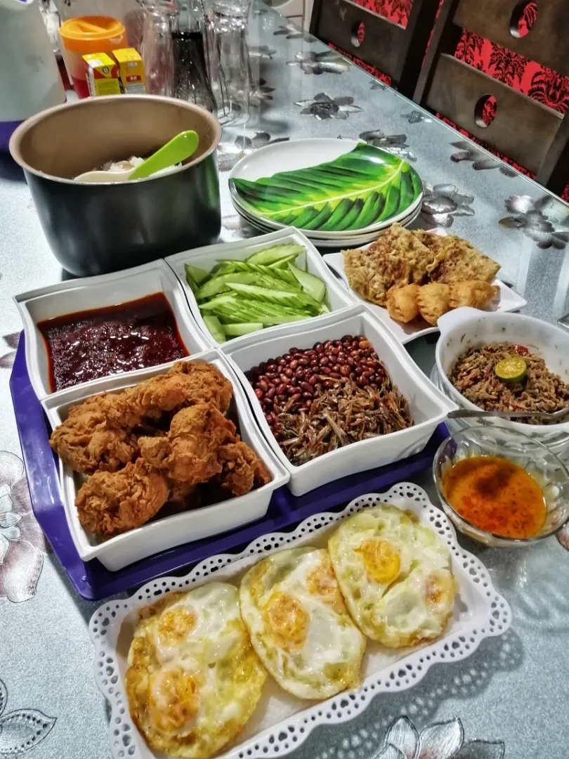 5 ramadhan... Fasting menu.. Nasi lemak|azirasamsuddin771008055774さん