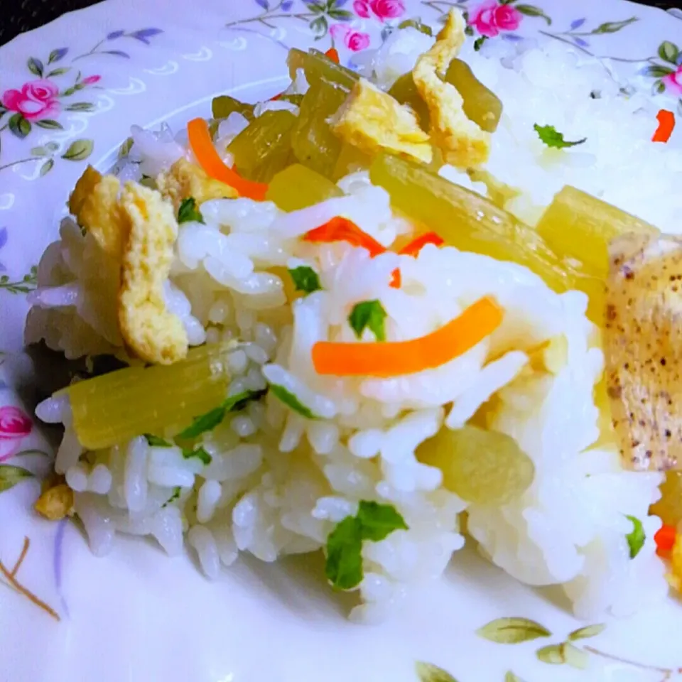 ふきの、混ぜご飯〜Today's lunch🥳

誰か居ない😫⁉️お知らせドアー開かない😫|ペンギンさん