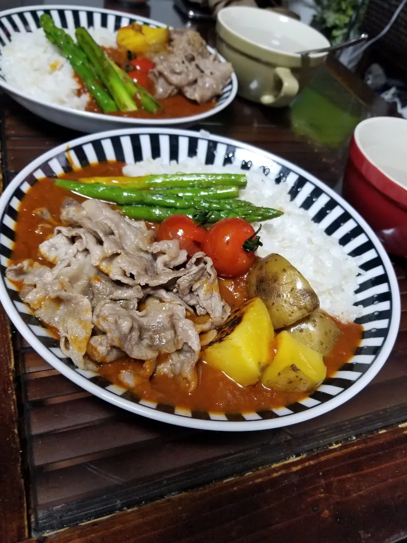 おっさん料理の夜ご飯🌃🍴
にしきやさんのトマトビーフレトルトカレーを使って🎵(o^O^o)
トマトビーフカレー豪華バージョン☺️|dai.noriさん