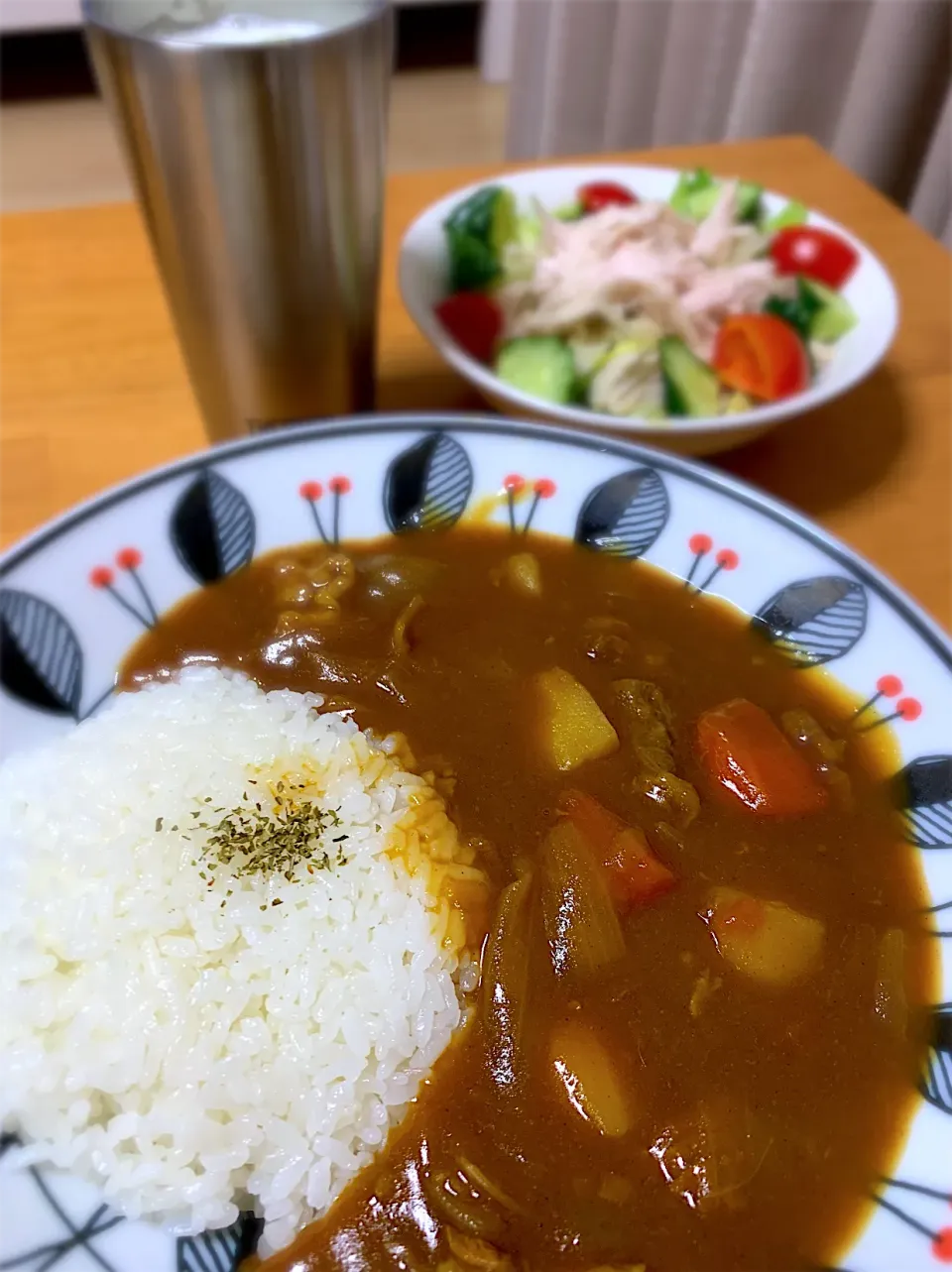 とろっとろ牛すじカレー　自家製サラダチキンのサラダ付き！|ツナコさん