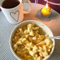 Snapdishの料理写真:fruktsalat med vaniljesaus.
Det er appelsin, eple og banan med vaniljesaus.

NYPE TE MED INGEFÆR
nype, ingefær og mandarinskall.|Ole-Johnny Stangelandさん