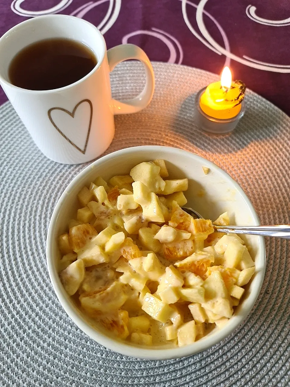 Snapdishの料理写真:fruktsalat med vaniljesaus.
Det er appelsin, eple og banan med vaniljesaus.

NYPE TE MED INGEFÆR
nype, ingefær og mandarinskall.|Ole-Johnny Stangelandさん