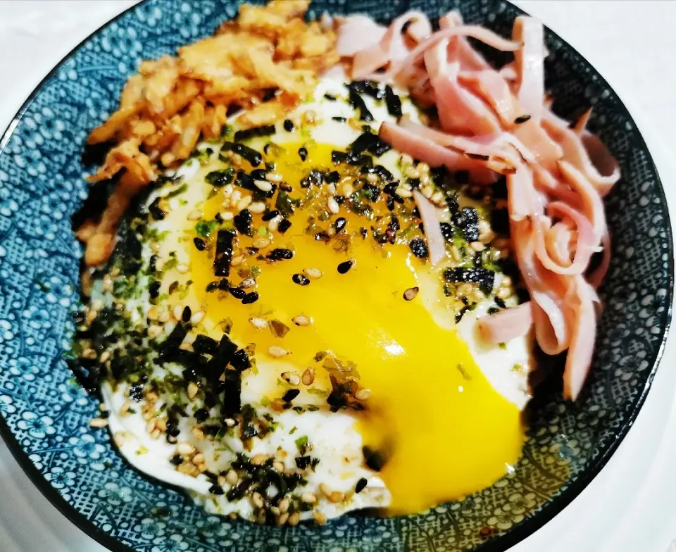 Sunnyside Egg
French Fried Onion
Stirred in rice with soy sauce|winniewuさん