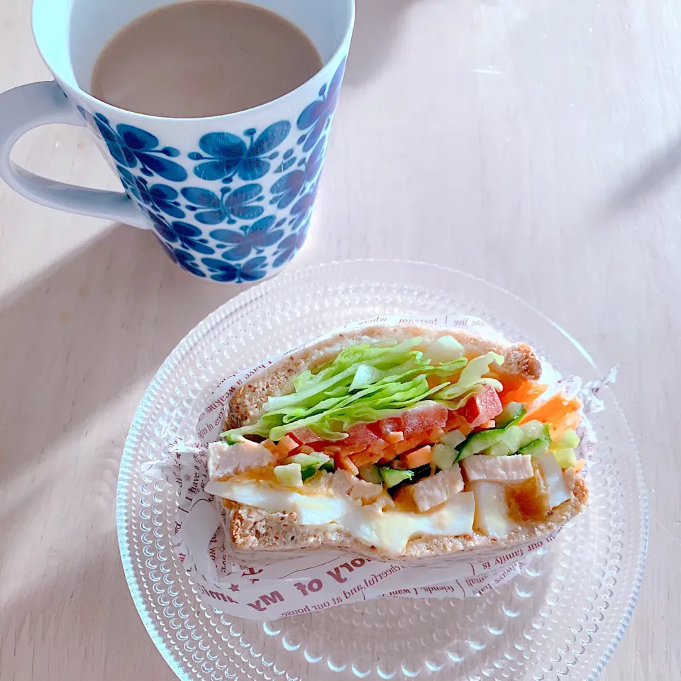 朝ごはん☺︎野菜たっぷりサンド|とまこ(*^o^*)さん