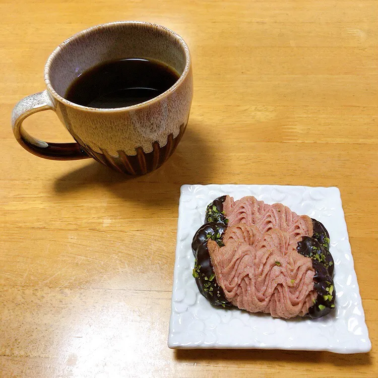 いちごとコリアンダーチョコのクッキー🍓|ちゃみこさん