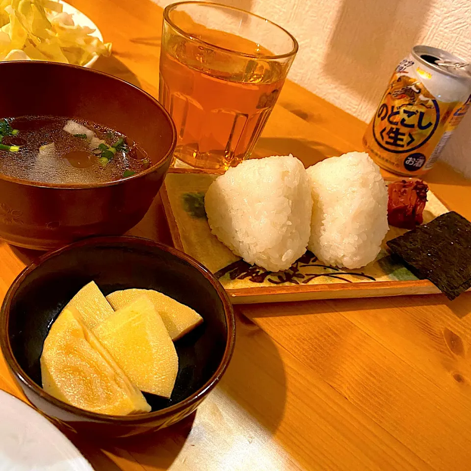 おうちで焼鳥屋　お通しの筍、居酒屋風おにぎり、鶏ももで出汁を取ったお吸い物|Kouji  Kobayashiさん