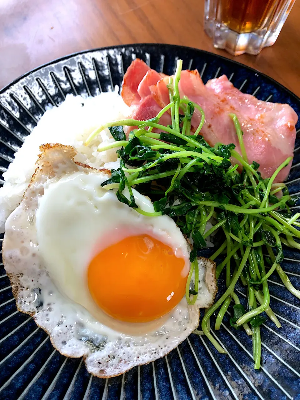 Snapdishの料理写真:ベーコンエッグ丼🍳🥓|ラックさん