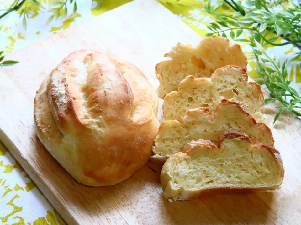 ミルクハース🥖初めて焼きました😆クープが難しい😭失敗だー😭|ROSE & ROSEさん