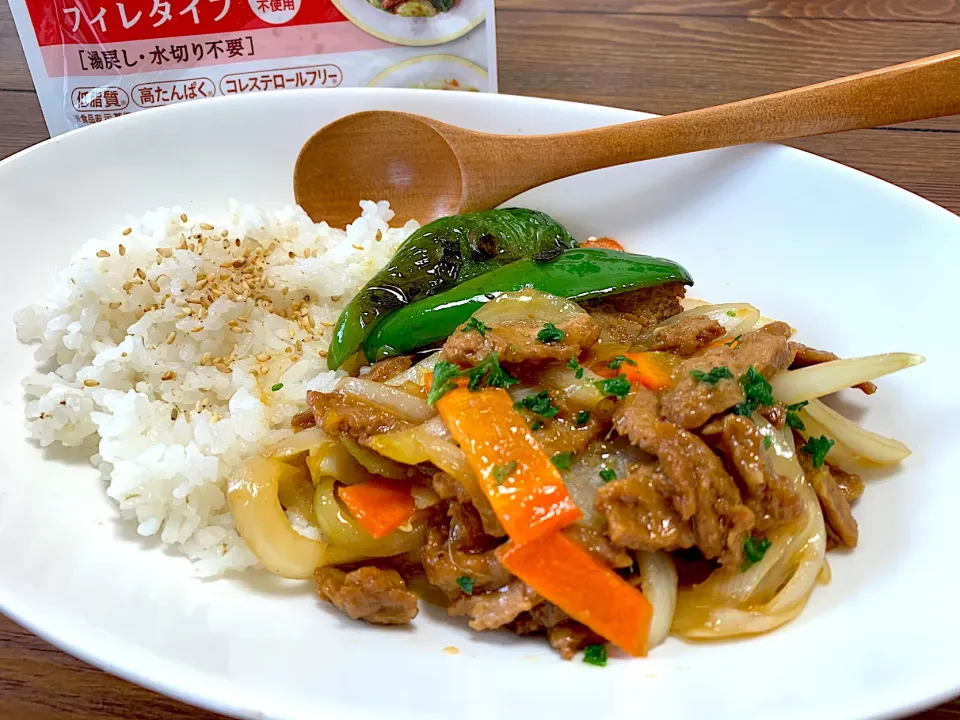 大豆のお肉フィレタイプで生姜焼き丼|vege a zeeさん