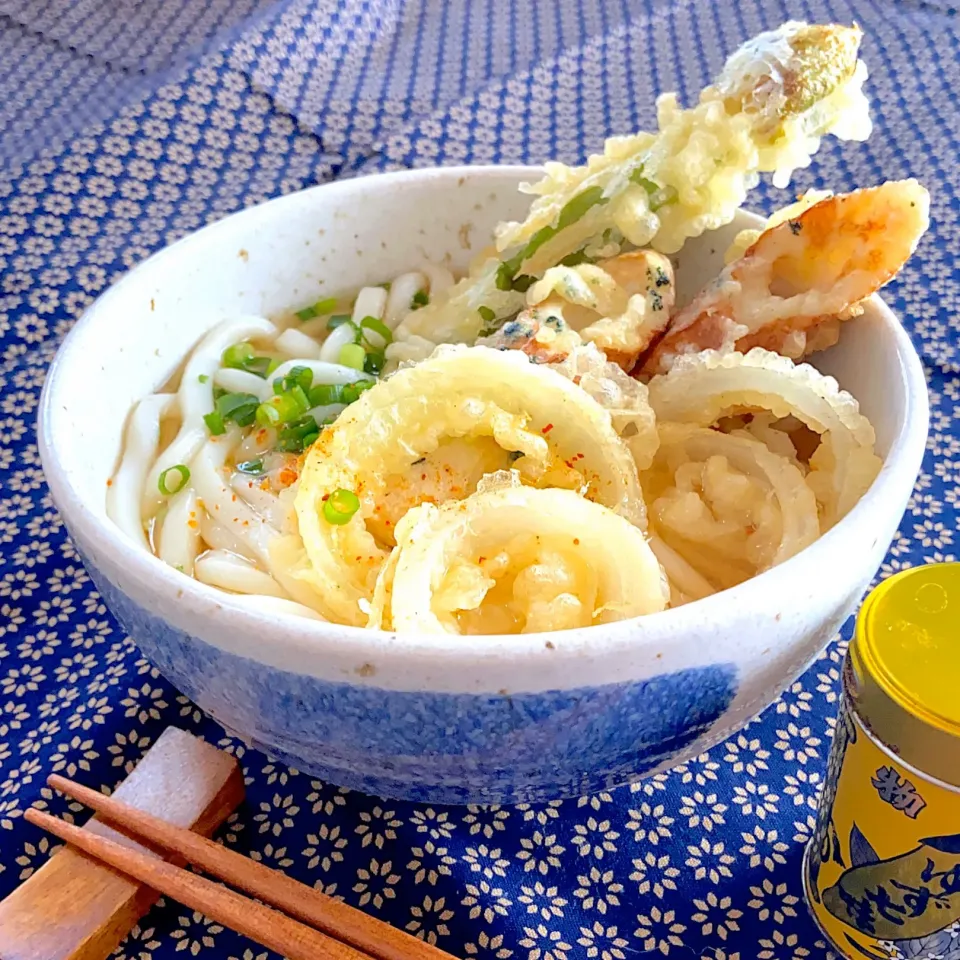 ネギ坊主と新玉ねぎの天ぷらうどん|Naoさん