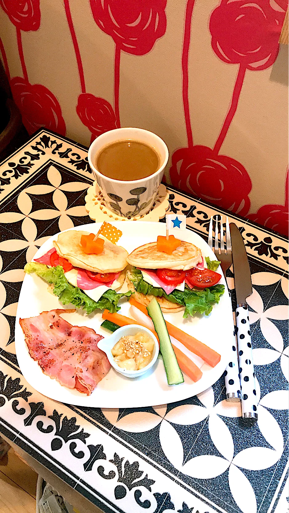 Snapdishの料理写真:❀︎お一人様ランチホットケーキサンド❀︎|🌼はなちゃん🌼さん