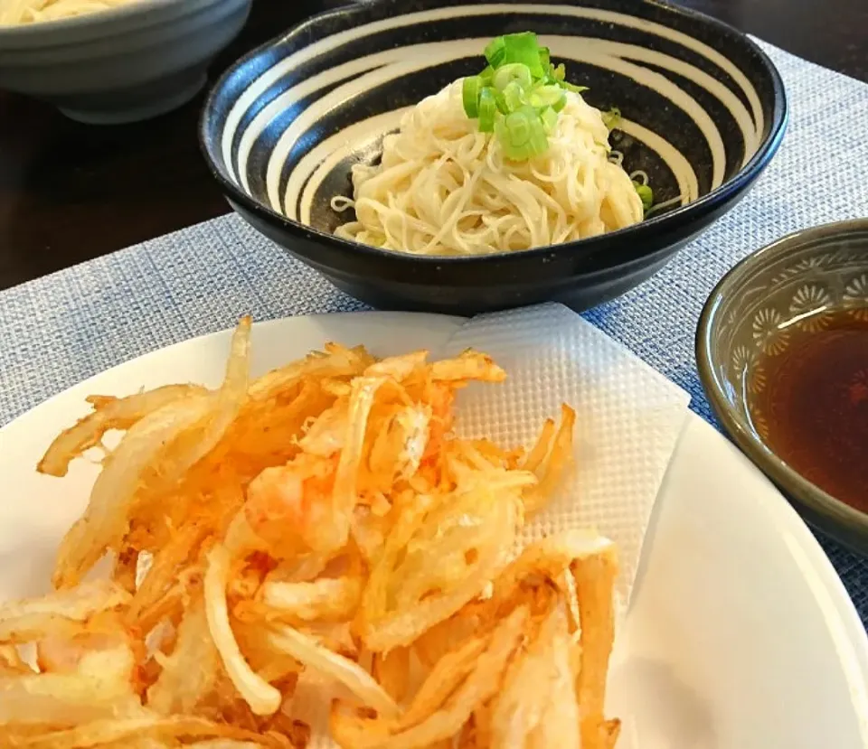 三輪そうめんと新玉ネギと海老のかき揚げ(*^_^*)|しーPaPaさん