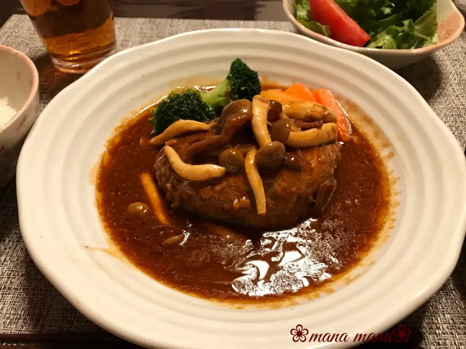 Snapdishの料理写真:煮込みハンバーグ🧡|まなまな♡さん