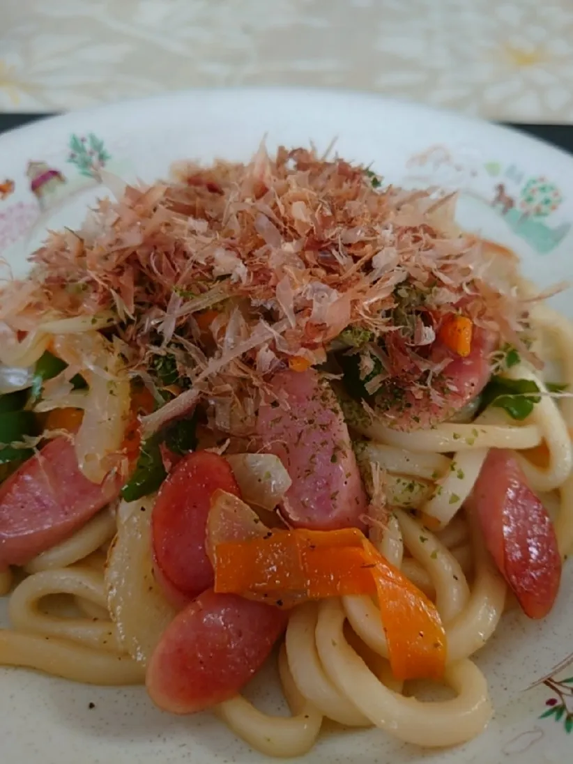 ランチは焼きうどん
毎日悩む~😖|🍒ふみりん🍒さん