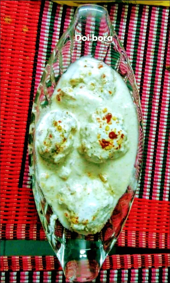 Snapdishの料理写真:doivada

Dahi vada is a type of chaat originating from the Indian subcontinent and popular throughout South Asia. It is prepared by soaking vadas in thick dahi. Wikipedia|Farhaさん