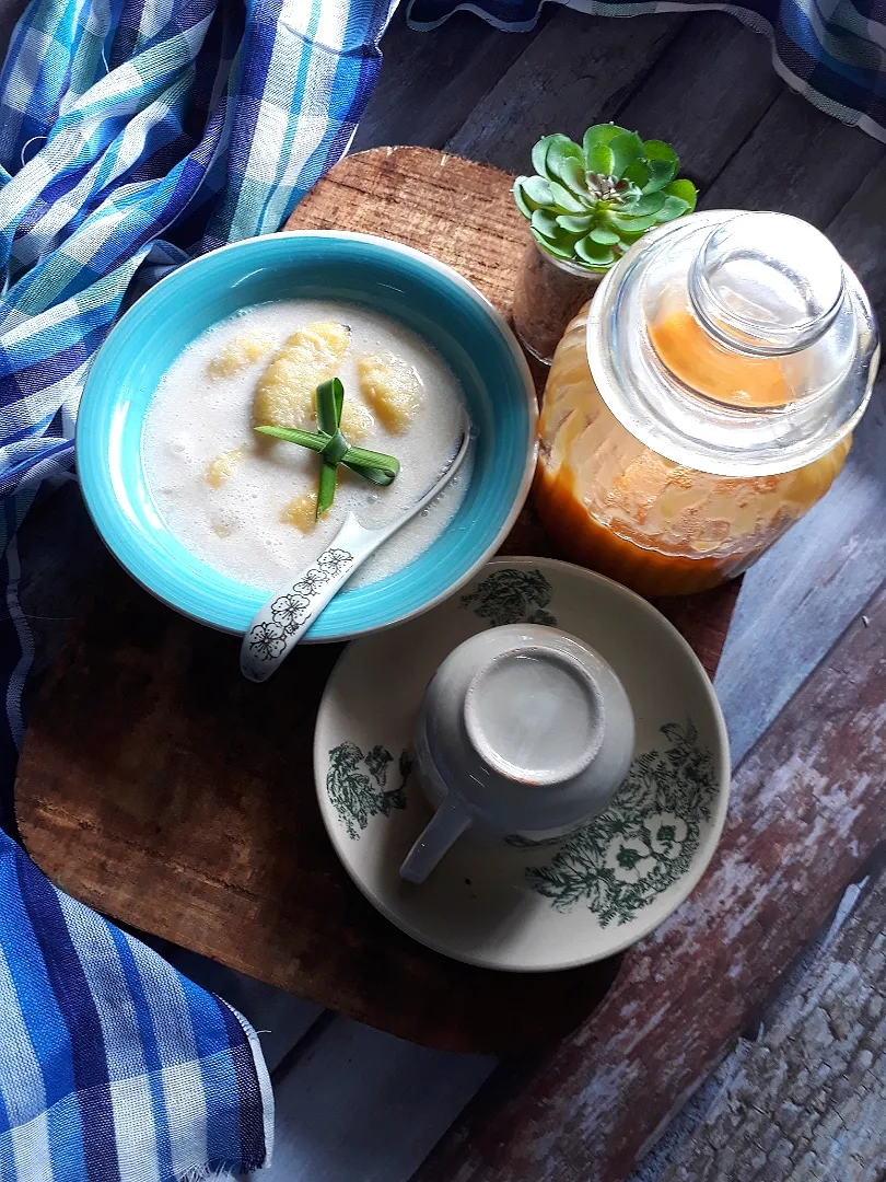 dessert...banana in coconut milk.|Amberさん