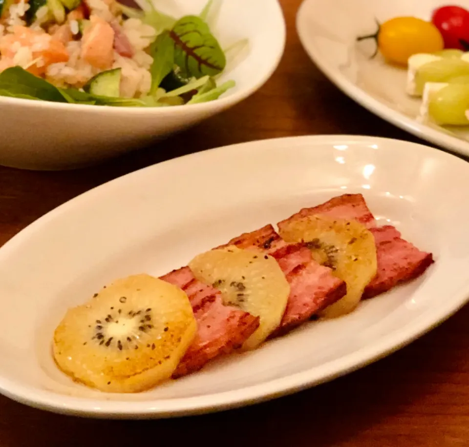 よっすぃさんの料理 キウイベーコン🥝🥓|マユマユさん