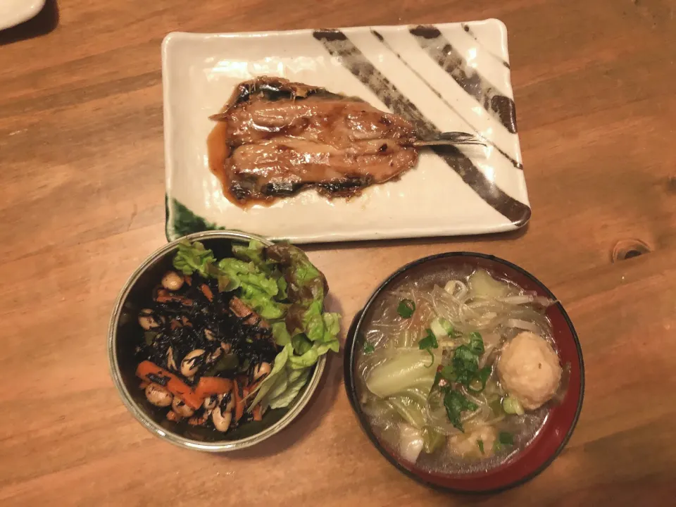 イワシの蒲焼・ひじきと大豆の煮物・肉団子スープ|mayuyuさん