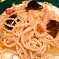 Snapdishの料理写真:ナス、ベーコン、新タマネギの和風？パスタ(笑)|metroさん