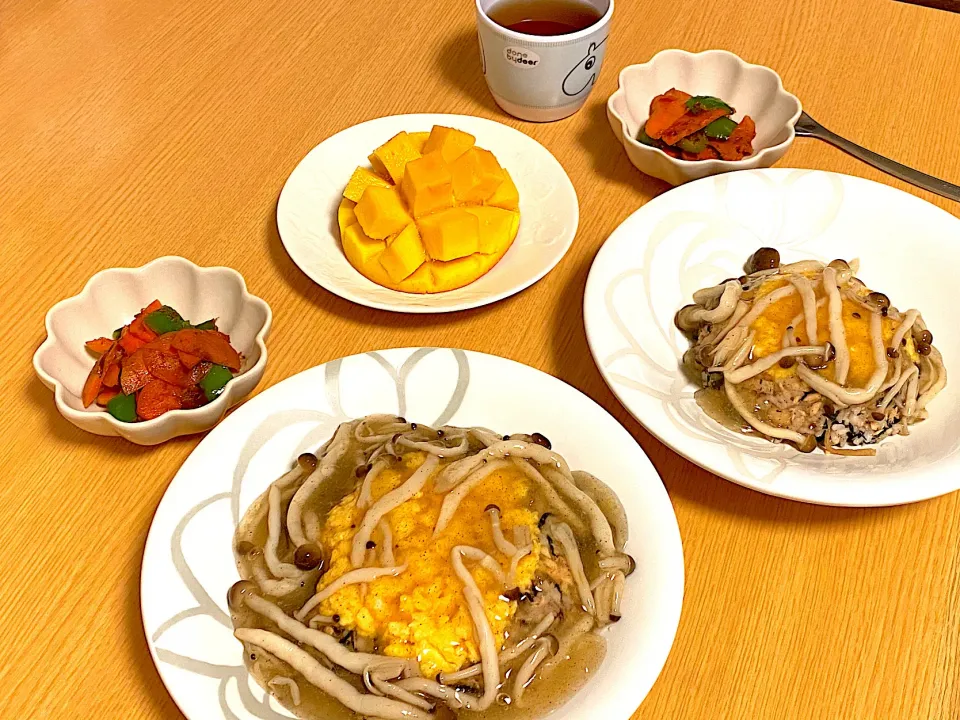 鮭とひじきの餡掛けご飯、人参とピーマンのおかか炒め|あさみさん