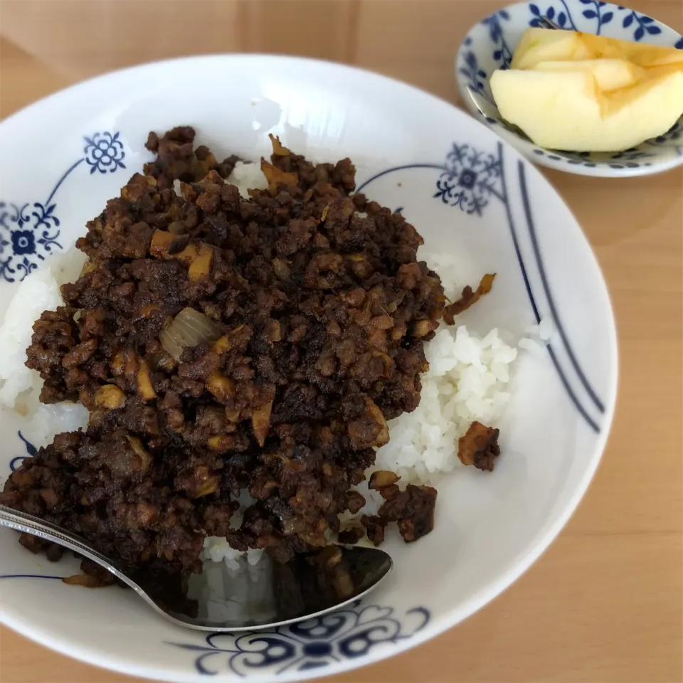 大豆ミートのキーマカレー、りんご|FKTMPさん