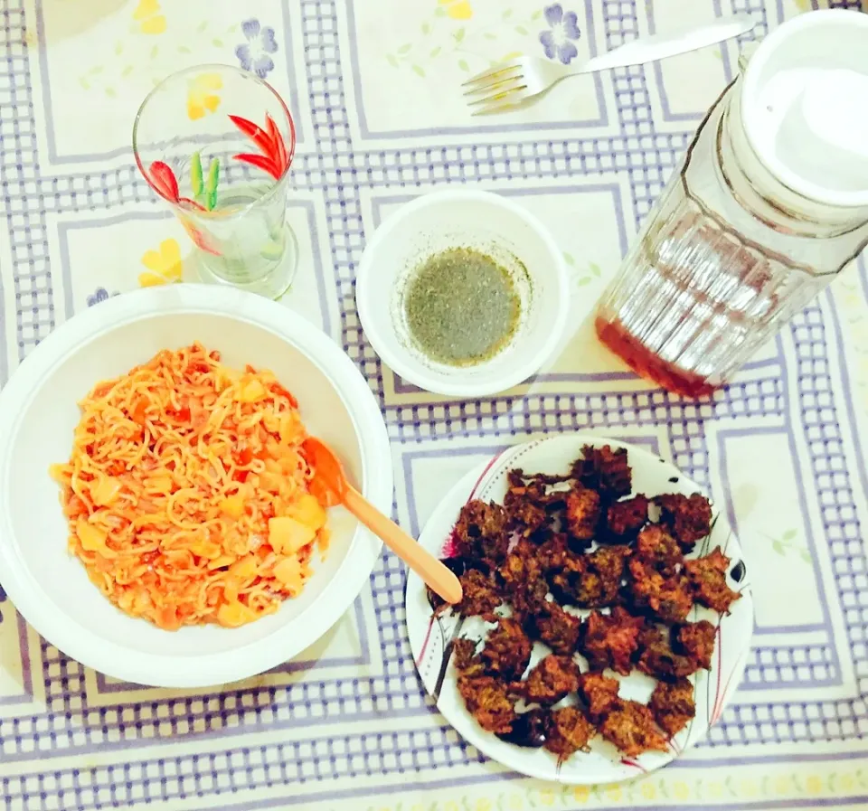 chana dal bhajia and noodles 4th Ramzan iftaari|KULSUM TOUSIFさん