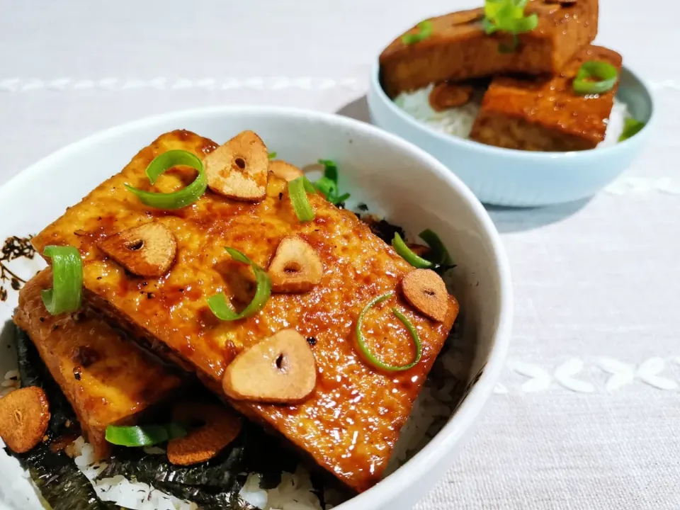 Tofu Steak Donburi with Garlic&Butter Sauce|winniewuさん