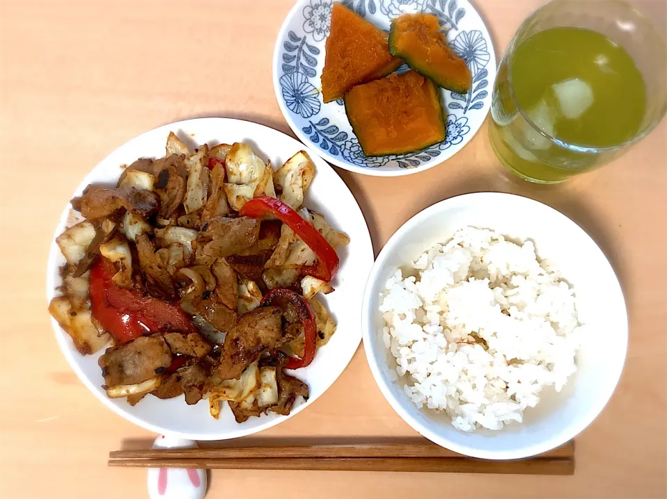 Snapdishの料理写真:豚肉とキャベツの味噌炒め❤️|ミキさん