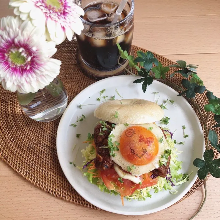 Snapdishの料理写真:4/30❤︎甘辛から揚げ&半熟目玉焼きベーグルサンド|Makinsさん