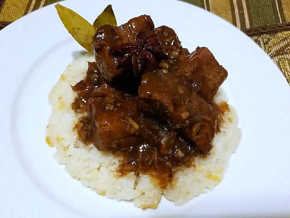 Beef Pares on top of Garlic Rice|headturner_nicoleさん