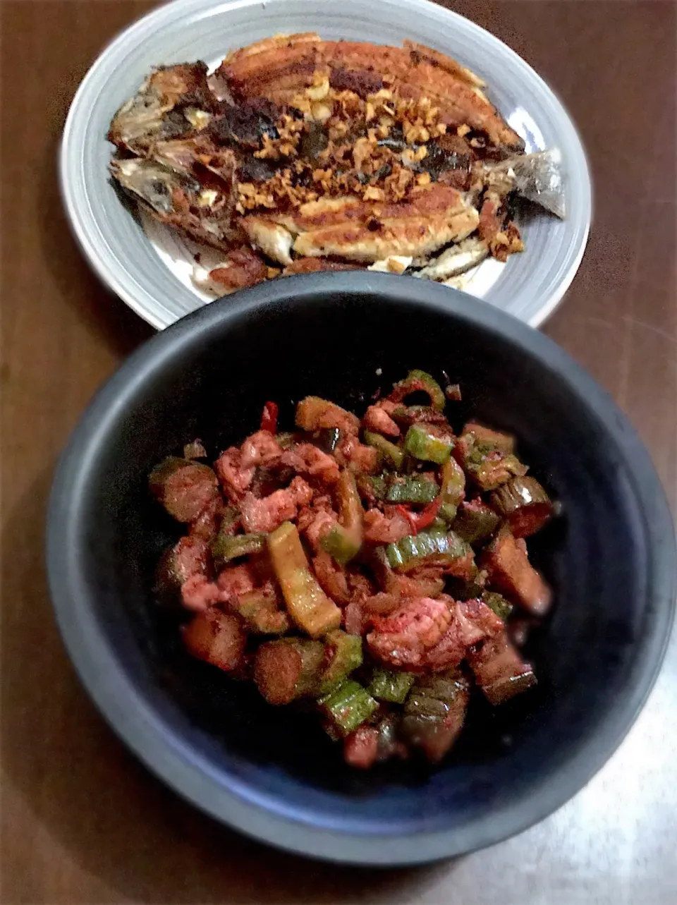 Fried bangus with gatlic flakes   and binagoongang baboy|aiko takagiさん