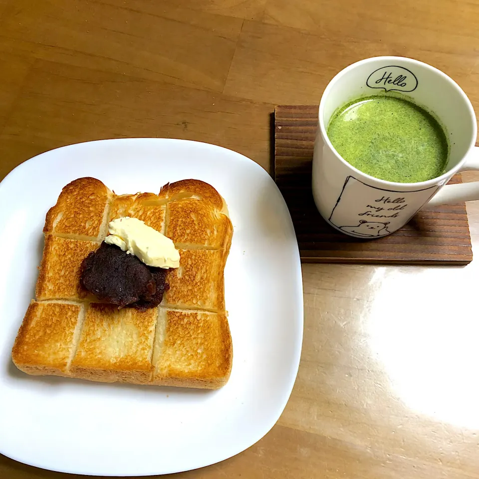 Snapdishの料理写真:あんバタートーストと抹茶ラテ🍵|ここさん