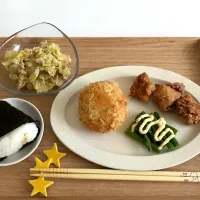 コロッケ、唐揚げ、キャベツナ、おにぎり(のどくろ)|こっぺさん