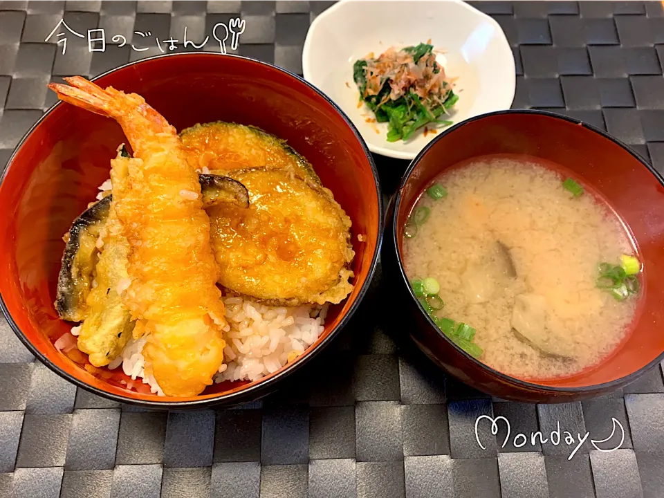 天丼🍤🍠茄子味噌汁🍆ほうれん草お浸し🥬|あやこさん