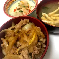 牛丼、水餃子ゴマドレラー油