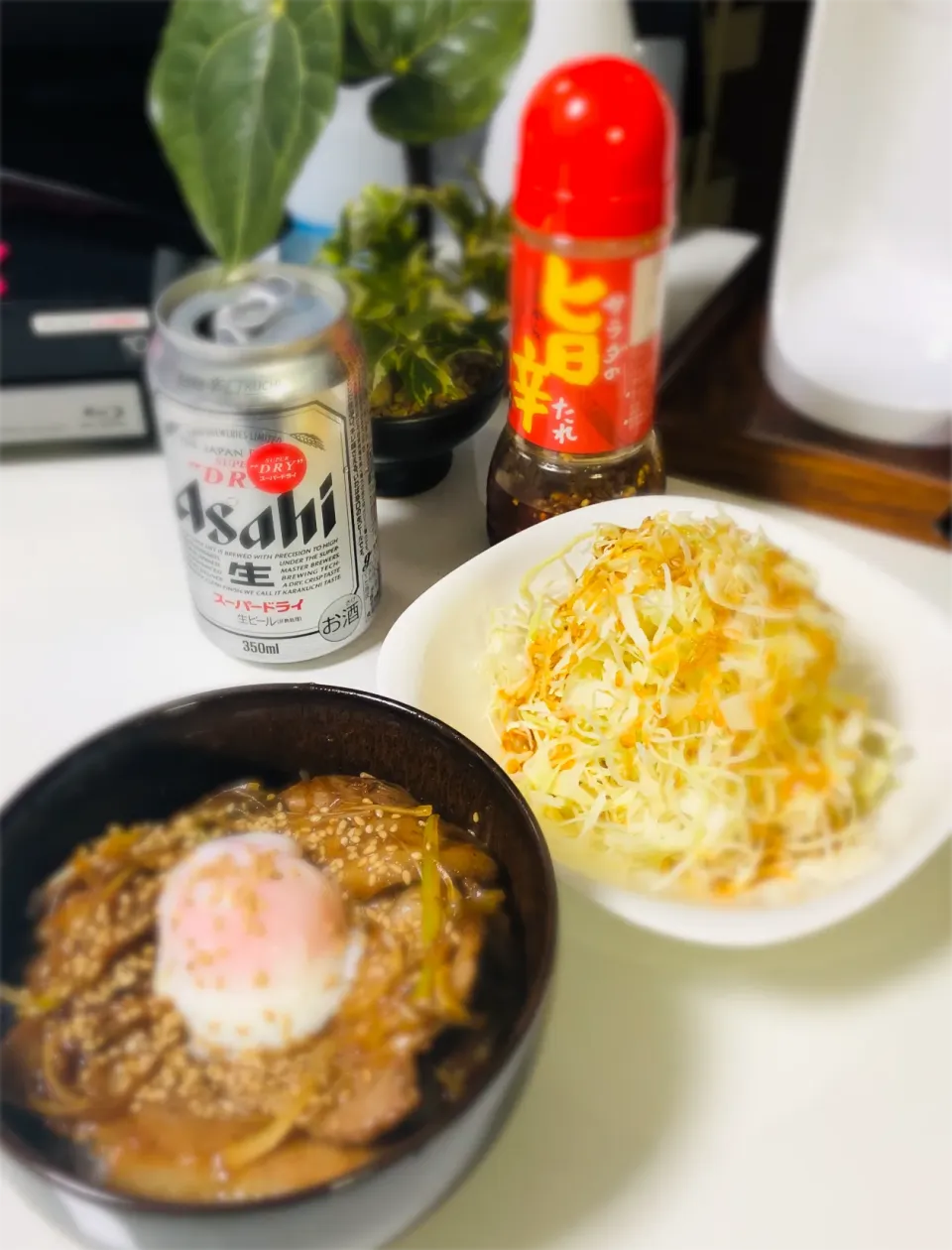 今日のごはん。豚丼、キャベツサラダと納豆とたくあんで…手抜きです💦|Natsumiさん