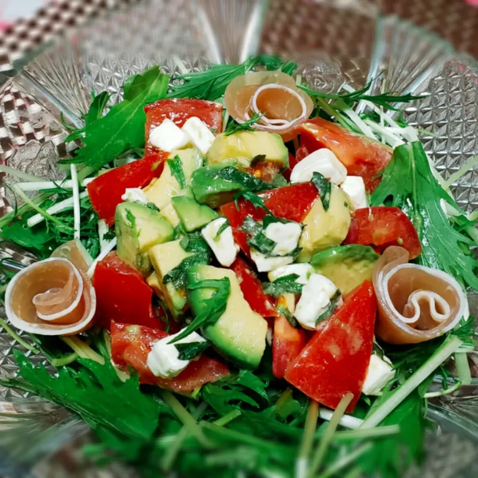 これうまつゆ＆オリーブオイルの
アボ🥑トマ🍅クリチサラダ🥗|yukaringoさん