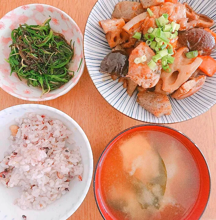 ４月１６日　筑前煮　おかひじきともずくの和え物　豆腐とわかめのお味噌汁|いもこ。さん