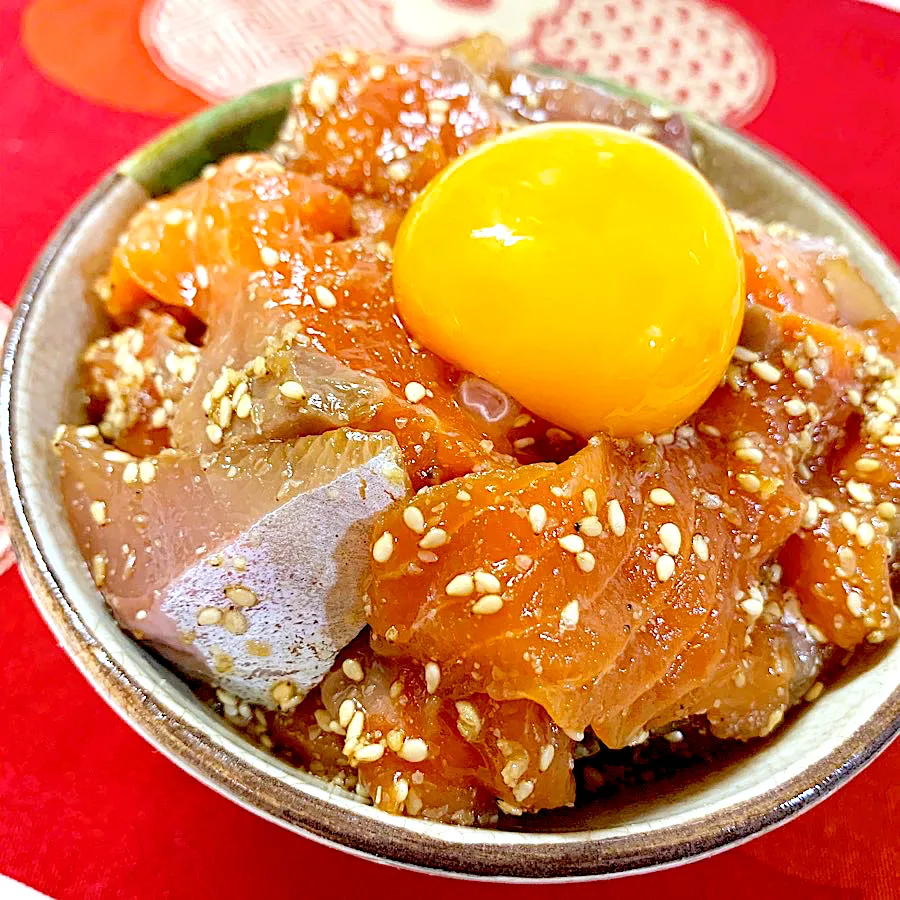 鰆とサーモンのニンニク醤油漬け丼|daijuju0103さん