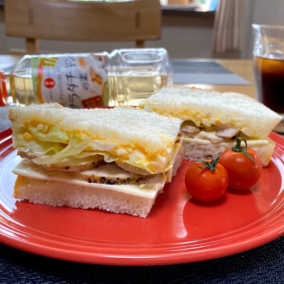 スモークチキンを使って、お家パンでサンドウィッチ|sakurakoさん