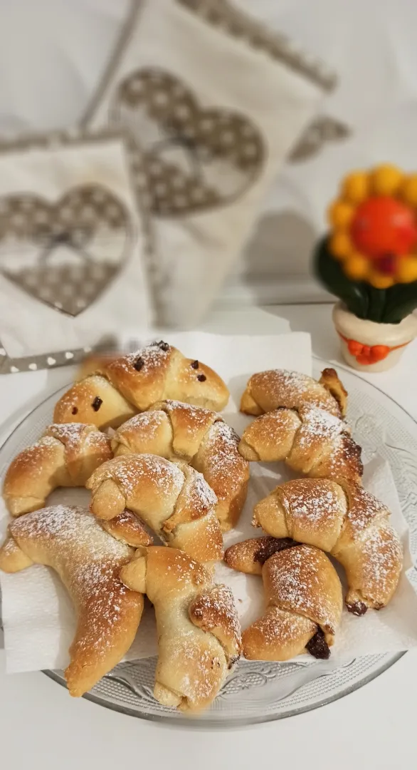 Snapdishの料理写真:Cornetti morbidissimi alla nutella|Vanessa D'Eliaさん