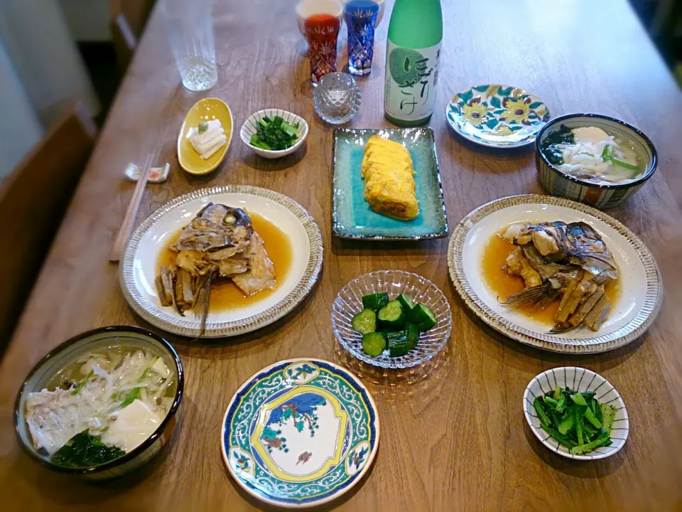 あらだきと日本酒のある食卓|古尾谷りかこさん