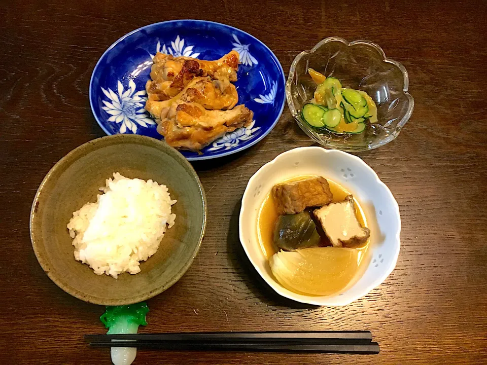 鶏手羽元のさっぱり煮、中華クラゲ、揚げナスと揚げ豆腐と新玉ねぎの煮物|カドラさん