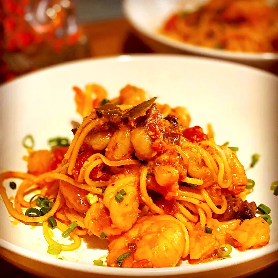 Gluten Free Spaghetti with Fresh Prawns, Garlic Tomato Butter sauce with Fresh Coriander #pasta #prawns #freshtomatoesauce #fusionfood #italian|Emanuel Hayashiさん